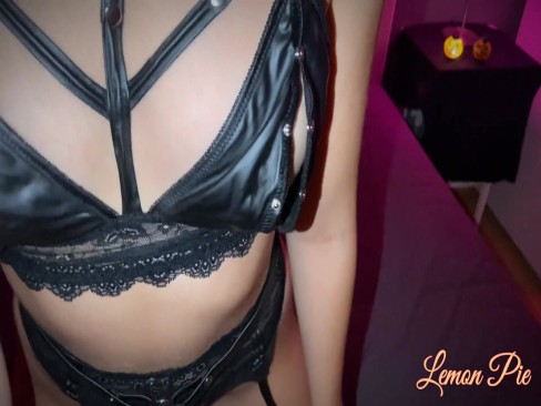 Horny Evil Bunny Chooses Dick Over Treat And Gets Facial - MissLemonMrPie | Freesex.se