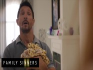 Family Sinners – Tommy Gunn’s Stunning Stepdaughter Lacy Lennon IS Asking For It | PORR.XXX