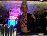 Сексуальная барменша отсосала член последнего гостя в туалете | PORR.XXX