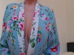 Mom plays with her perfect boobs | Barbarianporno.com