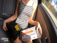 gostosa testa seu novo brinquedo no Uber | PORR.XXX