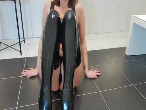 Latex stockings metal heels | AMATORPORR.COM