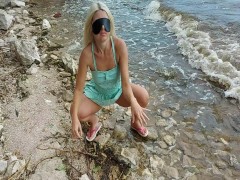 Slut loves to fuck her ass with a toy on the sea | Barbarianporno.com