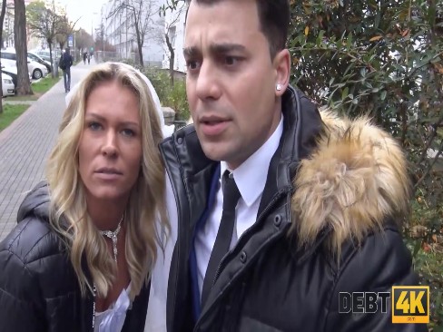 DEBT4k. Un grosso debito è il motivo per cui la ragazza viene scopata in presenza dello sposo | YouPorr.com