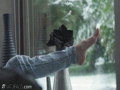21 NATURALS - Russian Blondie Gina Gerson Let Me Cum All Over Her Sexy Feet | PORR.XXX