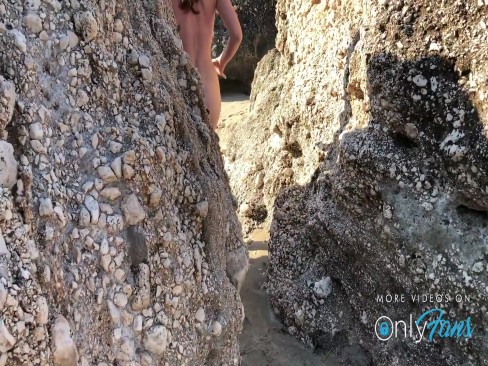 Risky amateur sex on a nudist Greek beach | Freesex.se