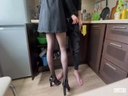 Выебал соседку на кухне. Кончил на колготки! | PORR.XXX