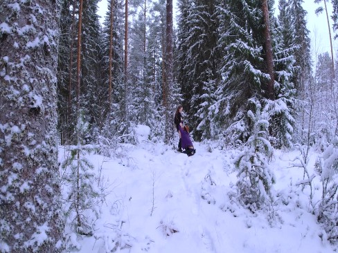 Sex in the winter forest while the snow is falling at porn.se