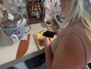 Bigla akong kinantot ni bf habang naghihiwa ako (My bf fucked me while preparing for breakfast) | PORR.XXX