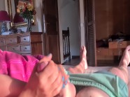 elle me branle avec ses deux mains parfaites et vernis à ongle bleu, longue levrette en POV | PORR.XXX